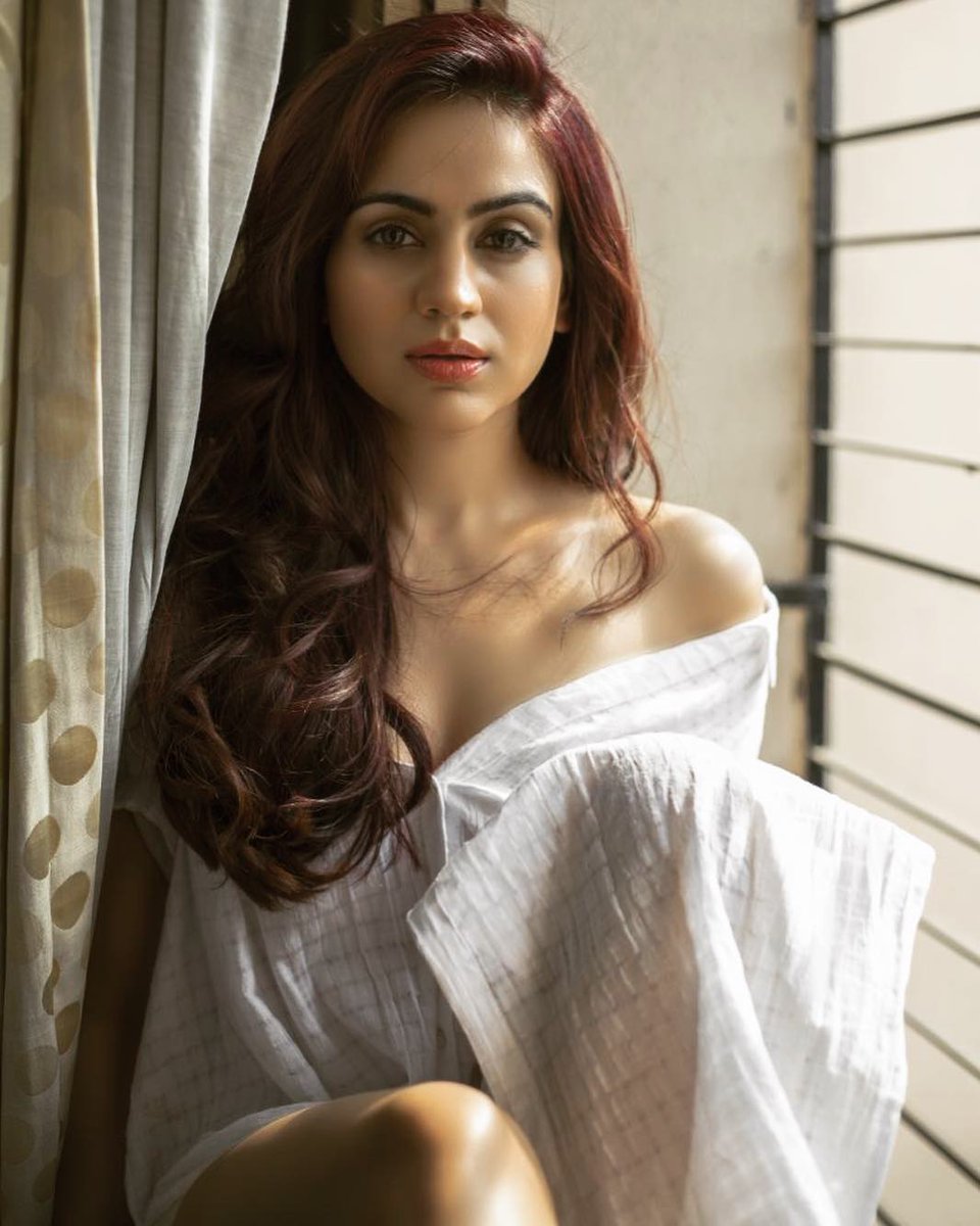 The Gorgeous Aksha Pardasany Photos Hot N Sizzling