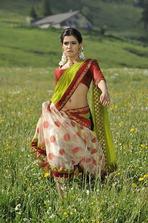 Samantha Hot Navel in half saree