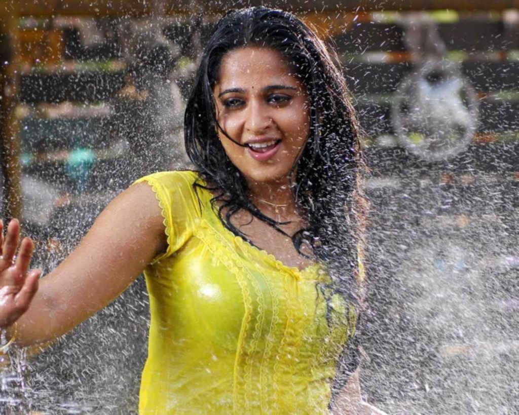 Anushka Shetty hot in wet yellow top