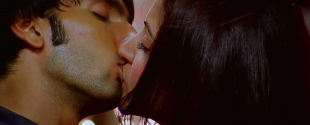Anushka Sharma kissing Ranveer Singh