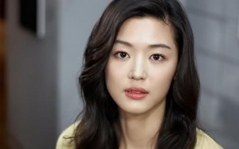 Jeon Ji Hyun close up photo