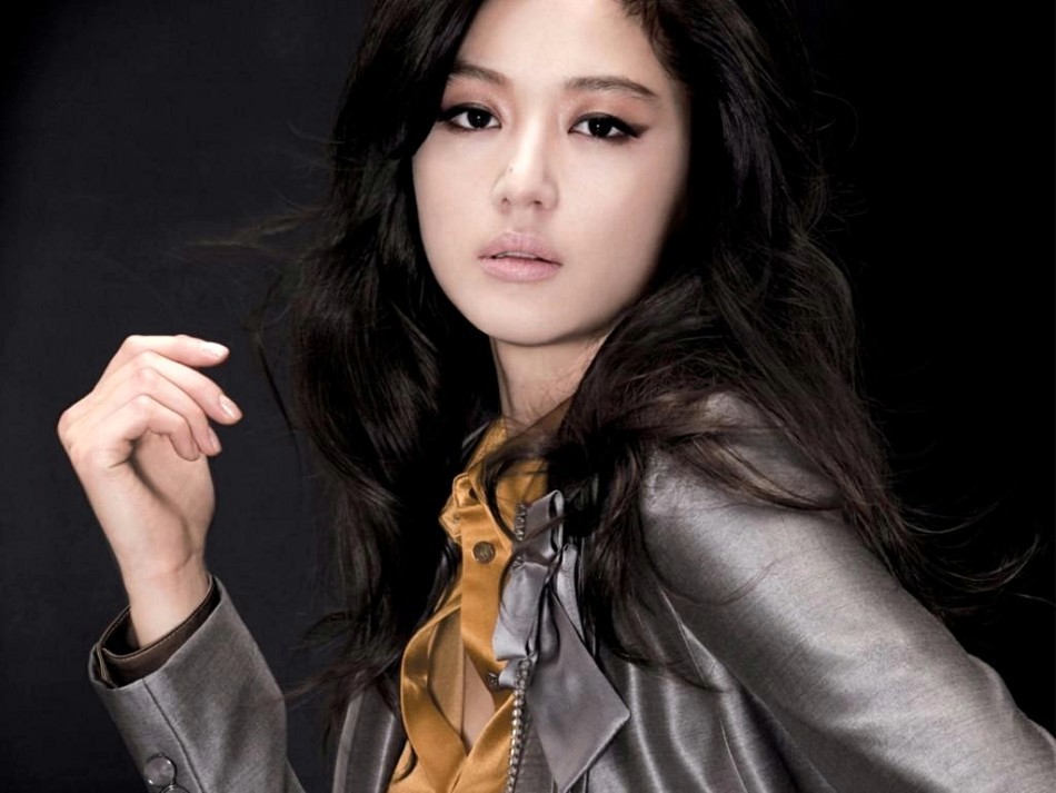 Jeon Ji Hyun during a photoshoot