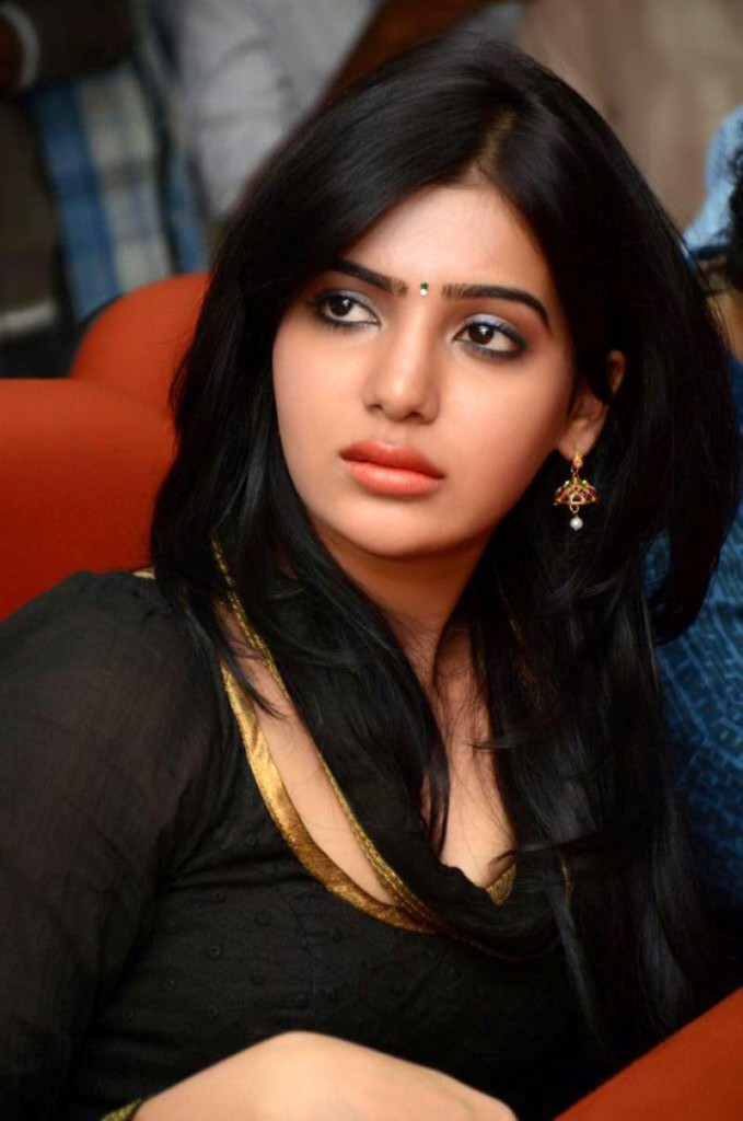 Samantha Prabhu in black top