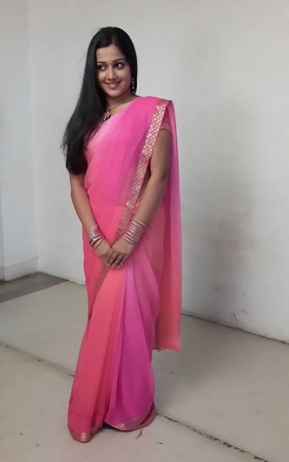 Samskruthy Shenoy in pink saree