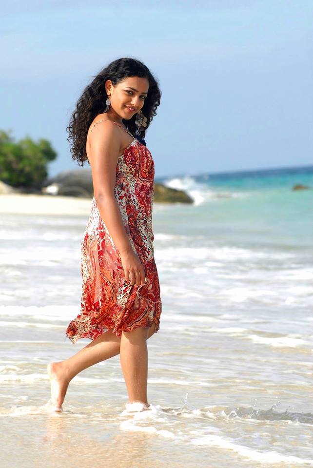 Nithya Menon Hot in Beach. Ala Modalaindhi
